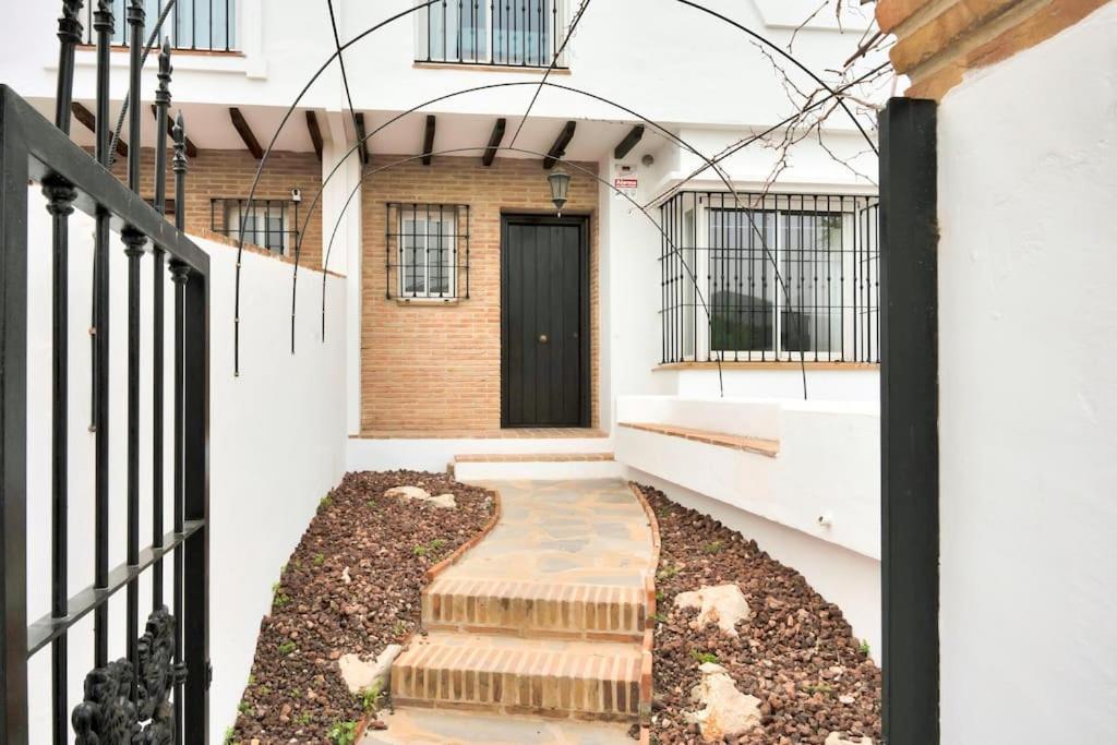 Adosado Con Solarium Y Piscina En - Vistamar 16 Marbella